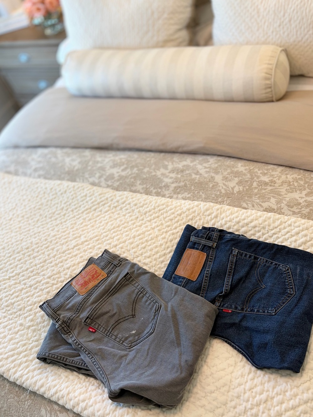 2 PAIRS Men's Levi’s 511 - 32/34 Bundle Jeans in Gray and Dark Blue